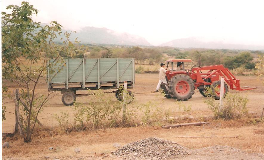 remolque para tractores zorra carretillas de arrastres carretón volquetas carretas de tractor recolectar cosechas pastos henos carruajes en plástico maderplast remolque agrícola con volcó 013 remolque para tractores zorra carretillas de arrastres carretón volquetas carretas de tractor recolectar cosechas pastos henos carruajes en plástico maderplast remolque agrícola con volcó 013